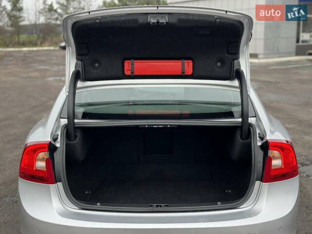 Сірий Вольво С60, об'ємом двигуна 2 л та пробігом 183 тис. км за 14600 $, фото 41 на Automoto.ua