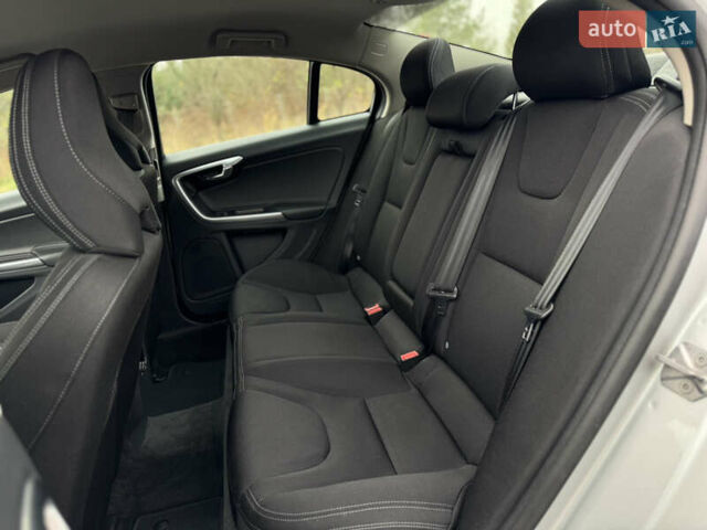 Сірий Вольво С60, об'ємом двигуна 2 л та пробігом 183 тис. км за 14600 $, фото 39 на Automoto.ua