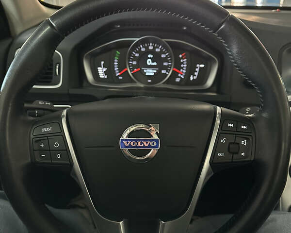 Серый Вольво С60, объемом двигателя 2 л и пробегом 199 тыс. км за 13400 $, фото 18 на Automoto.ua