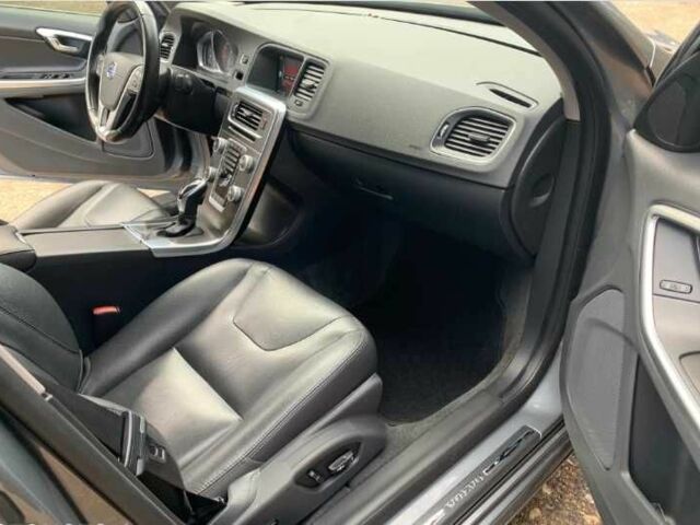 Серый Вольво С60, объемом двигателя 2 л и пробегом 152 тыс. км за 8500 $, фото 16 на Automoto.ua