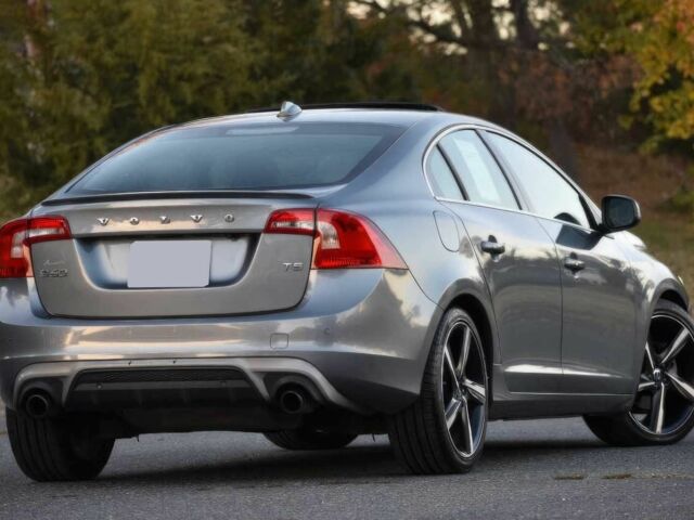 Серый Вольво С60, объемом двигателя 2 л и пробегом 75 тыс. км за 17700 $, фото 3 на Automoto.ua