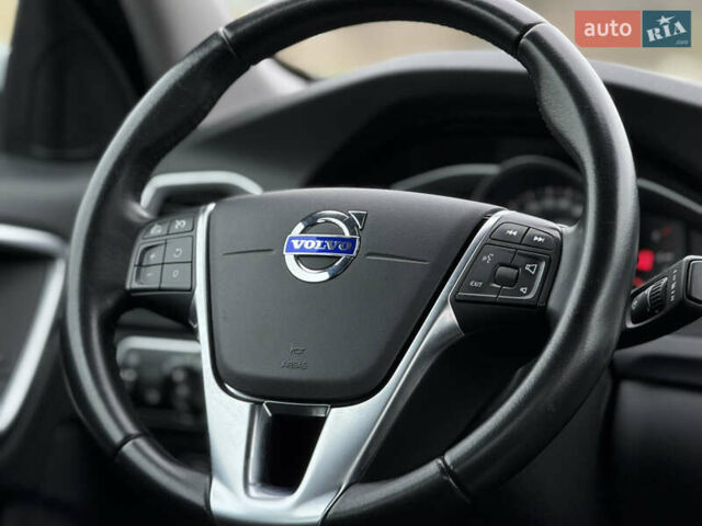 Сірий Вольво С60, об'ємом двигуна 2 л та пробігом 183 тис. км за 14600 $, фото 26 на Automoto.ua