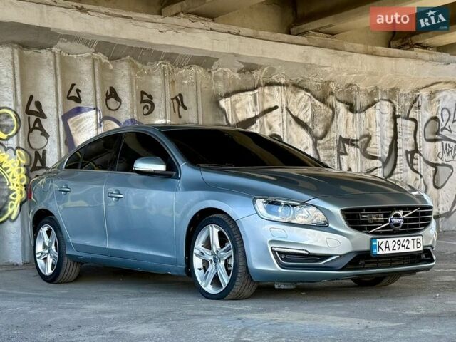Серый Вольво С60, объемом двигателя 1.97 л и пробегом 77 тыс. км за 14800 $, фото 1 на Automoto.ua