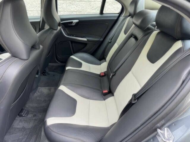 Сірий Вольво С60, об'ємом двигуна 2 л та пробігом 58 тис. км за 9300 $, фото 10 на Automoto.ua