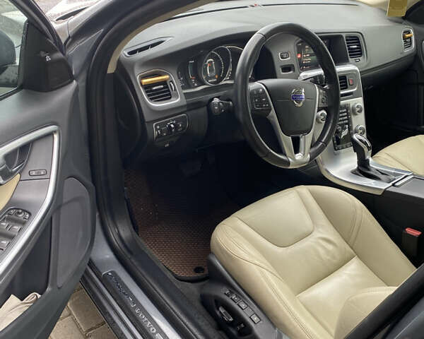 Серый Вольво С60, объемом двигателя 1.97 л и пробегом 141 тыс. км за 15200 $, фото 18 на Automoto.ua