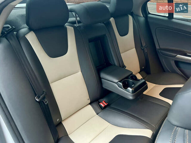 Сірий Вольво С60, об'ємом двигуна 1.97 л та пробігом 86 тис. км за 19300 $, фото 45 на Automoto.ua