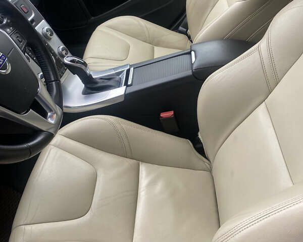 Серый Вольво С60, объемом двигателя 1.97 л и пробегом 141 тыс. км за 15200 $, фото 20 на Automoto.ua