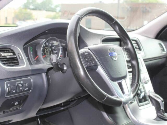 Серый Вольво С60, объемом двигателя 2 л и пробегом 59 тыс. км за 7800 $, фото 9 на Automoto.ua