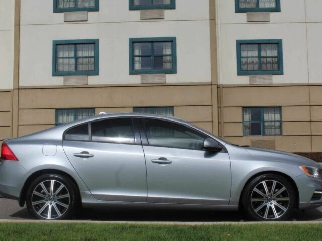 Серый Вольво С60, объемом двигателя 2 л и пробегом 59 тыс. км за 7800 $, фото 6 на Automoto.ua