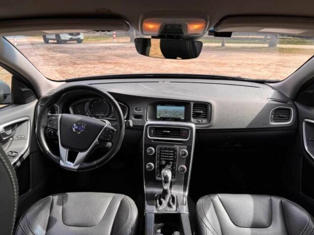 Серый Вольво С60, объемом двигателя 2 л и пробегом 112 тыс. км за 9800 $, фото 5 на Automoto.ua