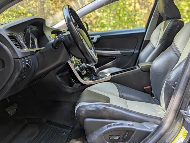 Сірий Вольво С60, об'ємом двигуна 2 л та пробігом 54 тис. км за 7800 $, фото 8 на Automoto.ua