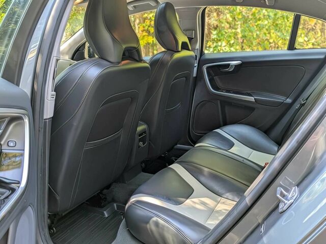 Серый Вольво С60, объемом двигателя 2 л и пробегом 50 тыс. км за 8500 $, фото 11 на Automoto.ua