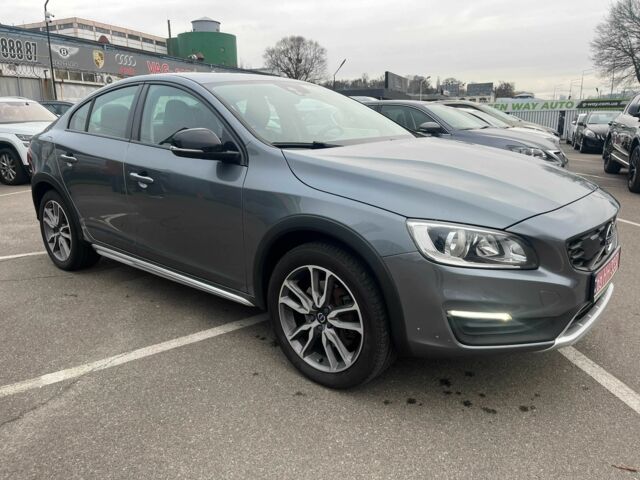 Серый Вольво С60, объемом двигателя 2 л и пробегом 238 тыс. км за 18999 $, фото 3 на Automoto.ua