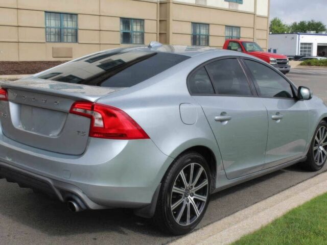 Серый Вольво С60, объемом двигателя 2 л и пробегом 59 тыс. км за 7800 $, фото 5 на Automoto.ua