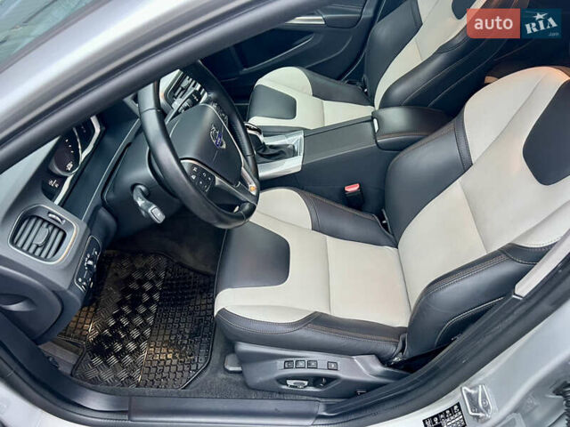 Сірий Вольво С60, об'ємом двигуна 1.97 л та пробігом 86 тис. км за 19300 $, фото 31 на Automoto.ua