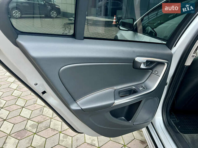 Сірий Вольво С60, об'ємом двигуна 1.97 л та пробігом 86 тис. км за 19300 $, фото 32 на Automoto.ua