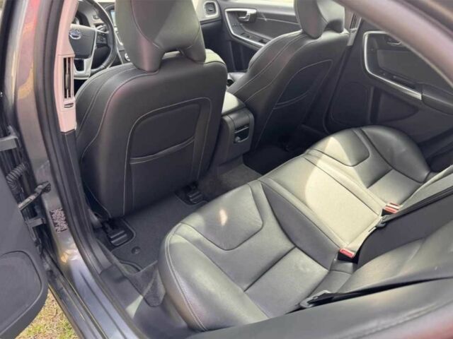 Серый Вольво С60, объемом двигателя 2 л и пробегом 112 тыс. км за 9800 $, фото 8 на Automoto.ua