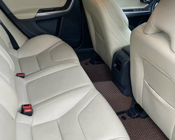 Серый Вольво С60, объемом двигателя 1.97 л и пробегом 141 тыс. км за 15200 $, фото 15 на Automoto.ua