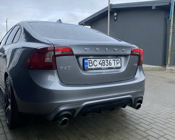 Серый Вольво С60, объемом двигателя 1.97 л и пробегом 141 тыс. км за 15200 $, фото 4 на Automoto.ua