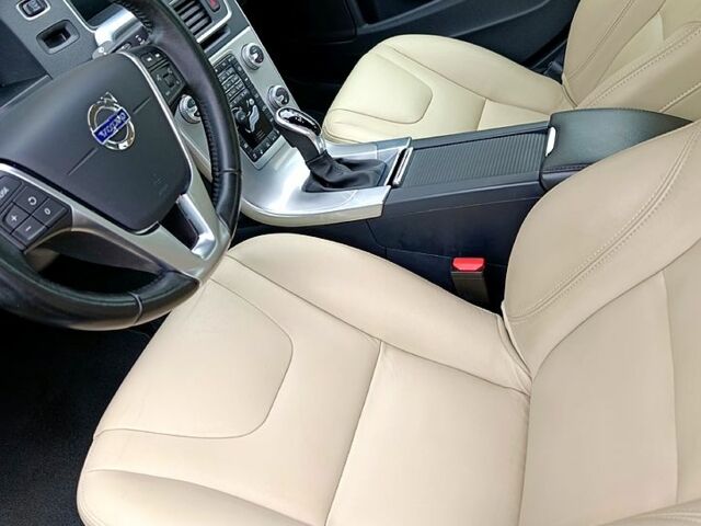 Серый Вольво С60, объемом двигателя 2 л и пробегом 144 тыс. км за 15000 $, фото 4 на Automoto.ua