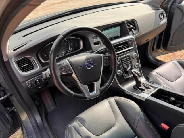 Сірий Вольво С60, об'ємом двигуна 2 л та пробігом 112 тис. км за 9800 $, фото 6 на Automoto.ua