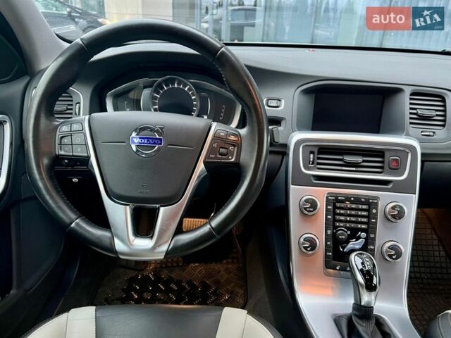 Серый Вольво С60, объемом двигателя 2 л и пробегом 87 тыс. км за 19800 $, фото 52 на Automoto.ua