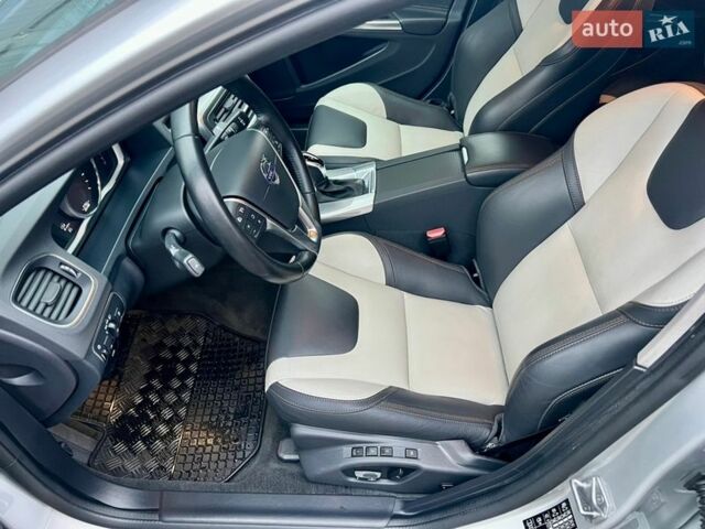 Серый Вольво С60, объемом двигателя 2 л и пробегом 87 тыс. км за 19800 $, фото 33 на Automoto.ua