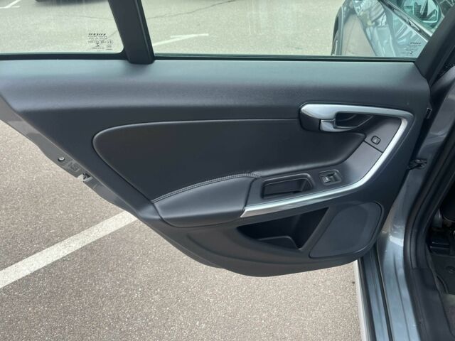 Сірий Вольво С60, об'ємом двигуна 2 л та пробігом 238 тис. км за 18999 $, фото 18 на Automoto.ua