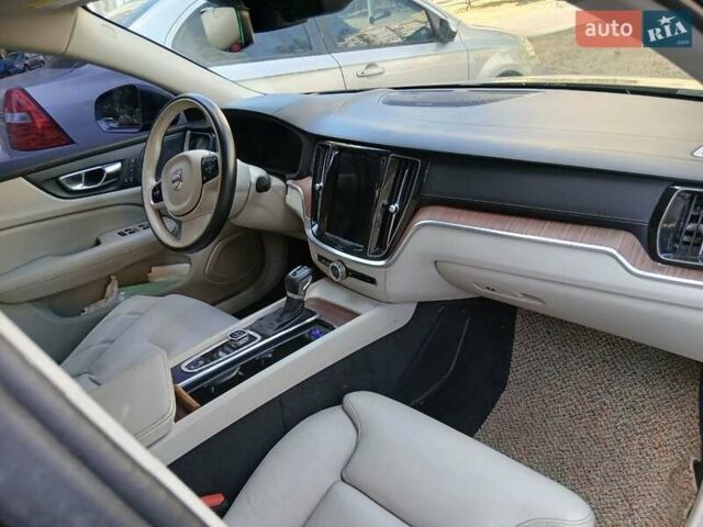 Серый Вольво С60, объемом двигателя 1.97 л и пробегом 126 тыс. км за 28750 $, фото 1 на Automoto.ua