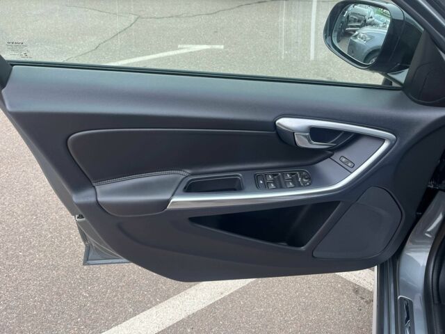 Сірий Вольво С60, об'ємом двигуна 2 л та пробігом 238 тис. км за 18999 $, фото 15 на Automoto.ua