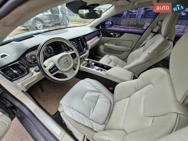 Серый Вольво С60, объемом двигателя 2 л и пробегом 127 тыс. км за 26500 $, фото 7 на Automoto.ua