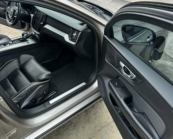 Серый Вольво С60, объемом двигателя 1.97 л и пробегом 208 тыс. км за 19800 $, фото 16 на Automoto.ua