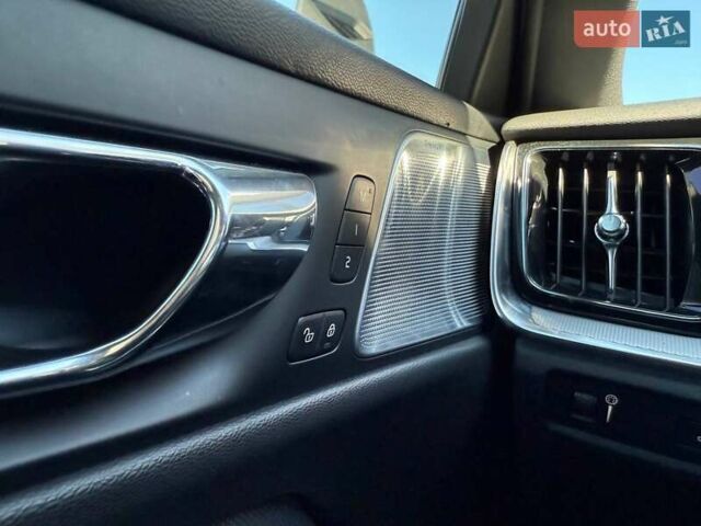 Серый Вольво С60, объемом двигателя 1.98 л и пробегом 70 тыс. км за 25990 $, фото 20 на Automoto.ua