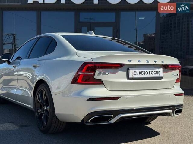 Серый Вольво С60, объемом двигателя 1.98 л и пробегом 70 тыс. км за 25990 $, фото 7 на Automoto.ua