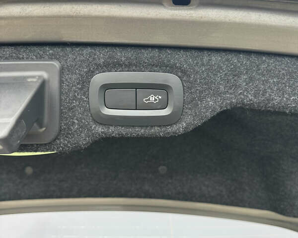 Серый Вольво С60, объемом двигателя 1.97 л и пробегом 208 тыс. км за 19800 $, фото 22 на Automoto.ua