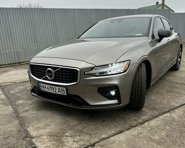 Серый Вольво С60, объемом двигателя 1.97 л и пробегом 208 тыс. км за 19800 $, фото 2 на Automoto.ua