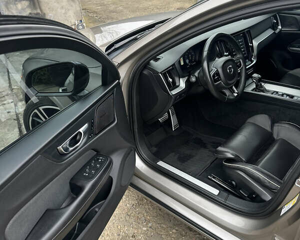 Серый Вольво С60, объемом двигателя 1.97 л и пробегом 208 тыс. км за 19800 $, фото 13 на Automoto.ua