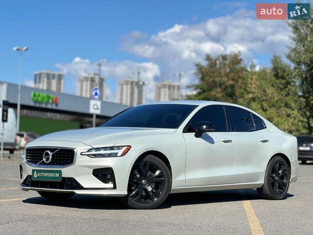 Серый Вольво С60, объемом двигателя 2 л и пробегом 71 тыс. км за 23999 $, фото 1 на Automoto.ua