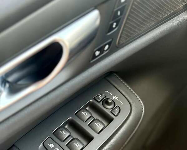 Вольво С60 2023 в Киеве на Automoto.ua Серый Вольво С60, объемом двигателя 1.97 л и пробегом 9 тыс. км за 31500 $, фото 30 на Automoto.ua