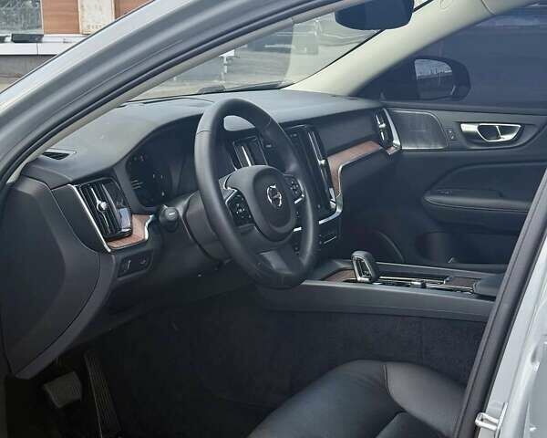 Вольво С60 2023 в Киеве на Automoto.ua Серый Вольво С60, объемом двигателя 1.97 л и пробегом 9 тыс. км за 31500 $, фото 22 на Automoto.ua