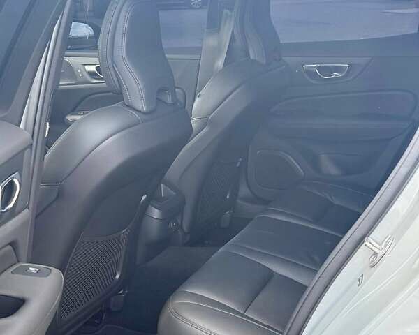 Вольво С60 2023 в Киеве на Automoto.ua Серый Вольво С60, объемом двигателя 1.97 л и пробегом 9 тыс. км за 31500 $, фото 19 на Automoto.ua