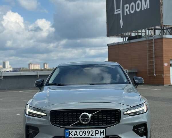 Вольво С60 2023 в Киеве на Automoto.ua Серый Вольво С60, объемом двигателя 1.97 л и пробегом 9 тыс. км за 31500 $, фото 3 на Automoto.ua