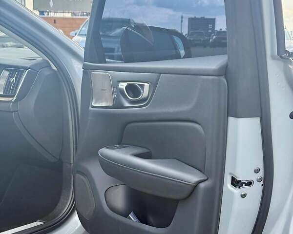 Вольво С60 2023 в Киеве на Automoto.ua Серый Вольво С60, объемом двигателя 1.97 л и пробегом 9 тыс. км за 31500 $, фото 18 на Automoto.ua