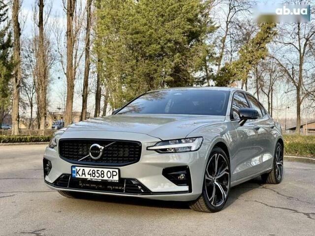 Серый Вольво С60, объемом двигателя 2 л и пробегом 4 тыс. км за 37500 $, фото 3 на Automoto.ua
