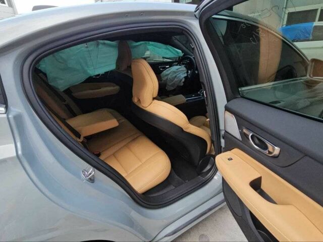 Сірий Вольво С60, об'ємом двигуна 2 л та пробігом 8 тис. км за 15000 $, фото 16 на Automoto.ua