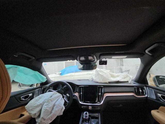 Сірий Вольво С60, об'ємом двигуна 2 л та пробігом 8 тис. км за 16800 $, фото 17 на Automoto.ua