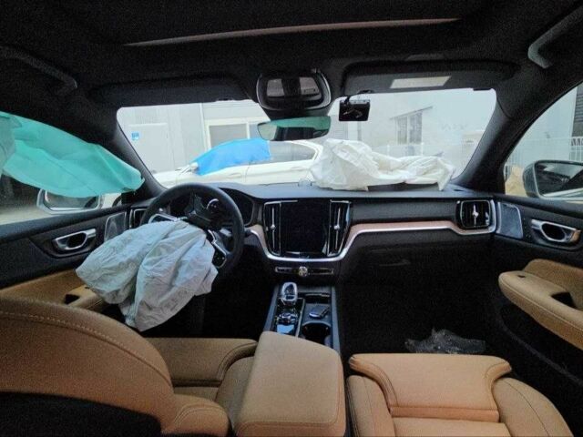 Сірий Вольво С60, об'ємом двигуна 2 л та пробігом 8 тис. км за 16800 $, фото 7 на Automoto.ua