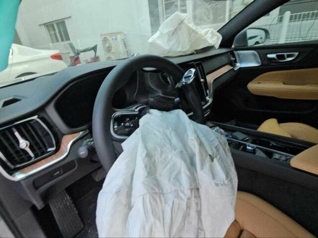 Сірий Вольво С60, об'ємом двигуна 2 л та пробігом 8 тис. км за 15000 $, фото 11 на Automoto.ua