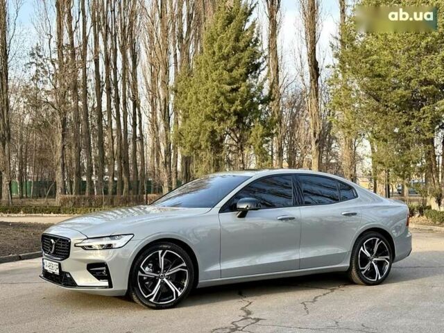 Серый Вольво С60, объемом двигателя 2 л и пробегом 4 тыс. км за 37500 $, фото 1 на Automoto.ua