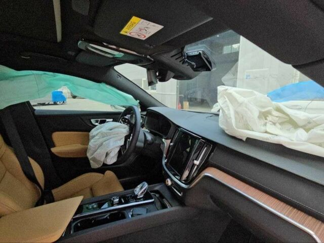 Сірий Вольво С60, об'ємом двигуна 2 л та пробігом 8 тис. км за 15000 $, фото 6 на Automoto.ua